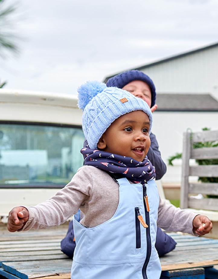 Classic Cable Knit Pom Pom Hat in Sky Blue